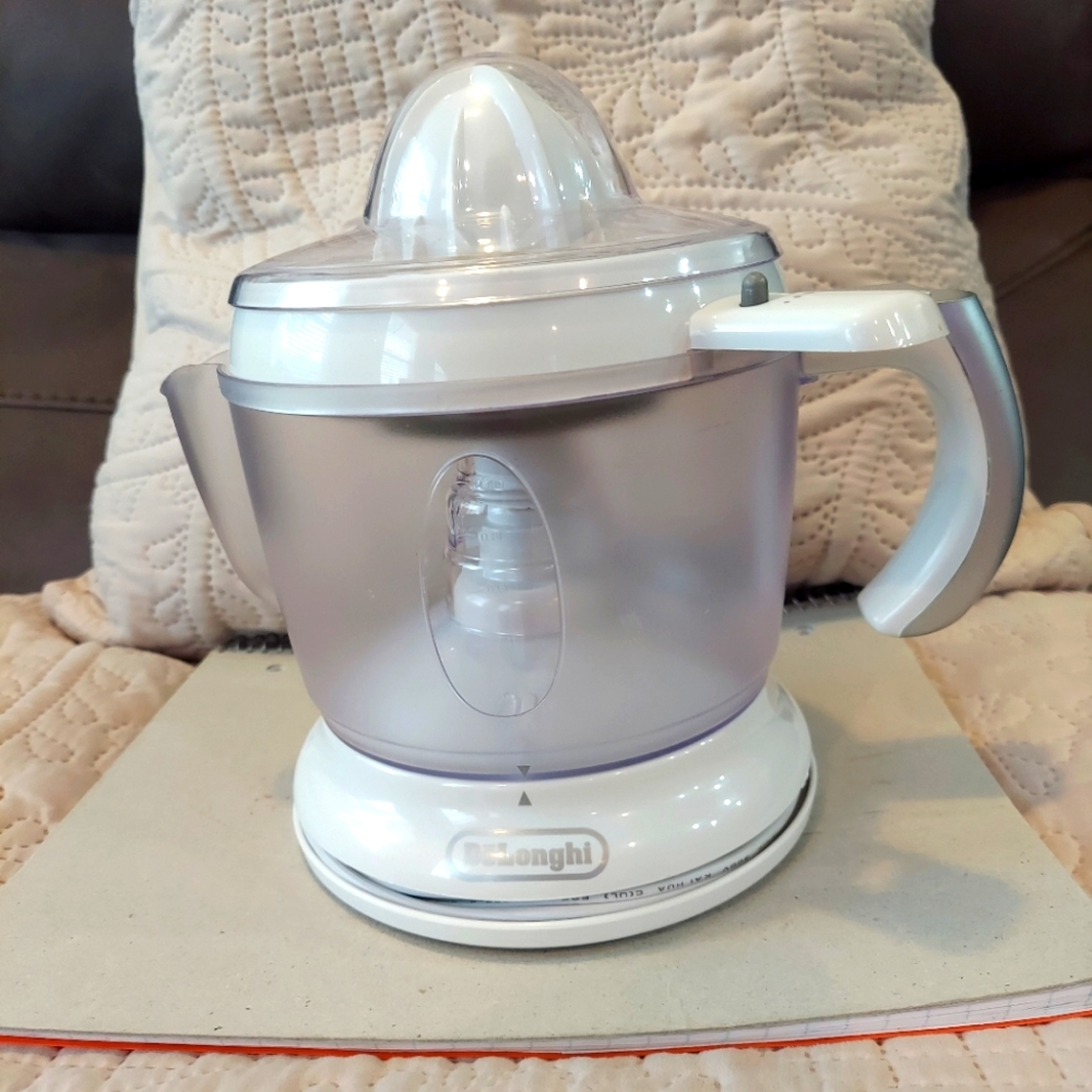 DeLonghi citrus juicer White